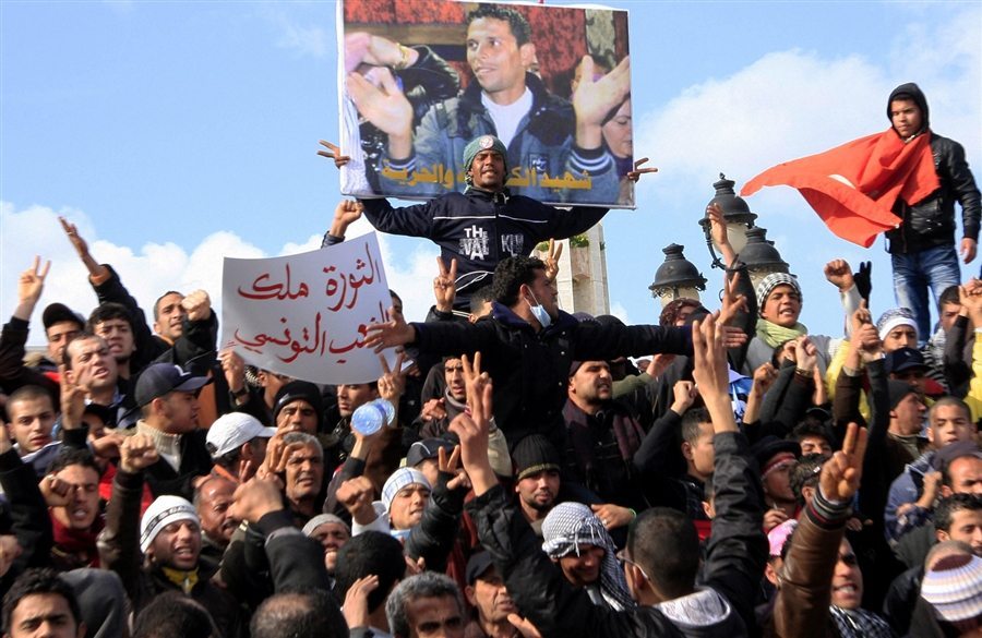 Crowd of Tunisians hold vigil and protest in the name of Mohamed Bouazizi. Picture Source: http://goo.gl/xLVTtS