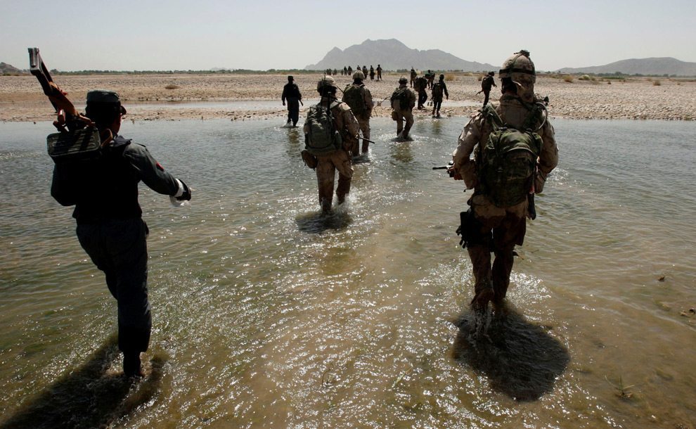 Coalition forces cross a river during a mission near the village of Siah Choy west of Kandahar in Zhari district May 1, 2008. (REUTERS/Goran Tomasevic)