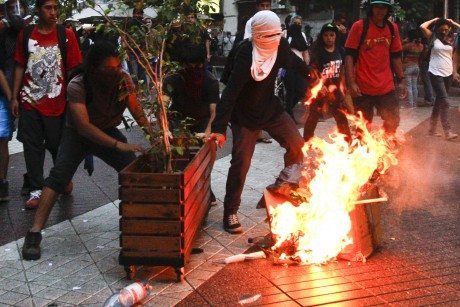image source: http://www.salon.com/2012/03/23/chilean_government_starts_talking_with_protesters/