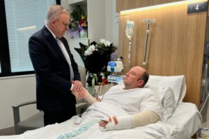 Australian PM Anthony Albanese meets Ahmed al-Ahmed at St George Hospital in Sydney.